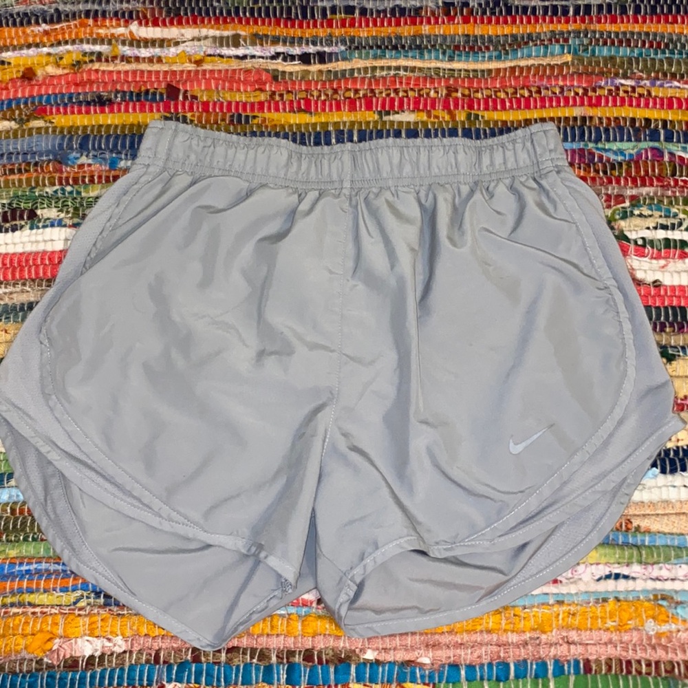 👟 Gray Nike Shorts